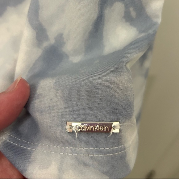 Calvin Klein Blue and White Stretchy V-Neck Shirt, Sz S - Picture 3 of 6